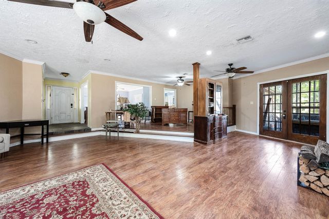 10 Kenny Court, Alvin, TX 77511