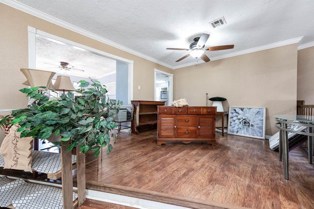 10 Kenny Court, Alvin, TX 77511