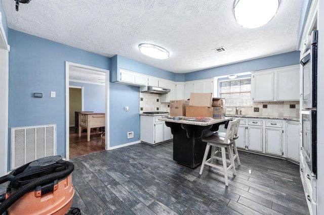 10 Kenny Court, Alvin, TX 77511