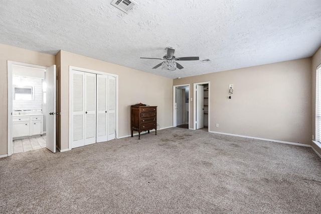 10 Kenny Court, Alvin, TX 77511