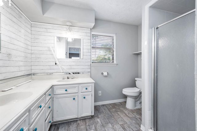 10 Kenny Court, Alvin, TX 77511