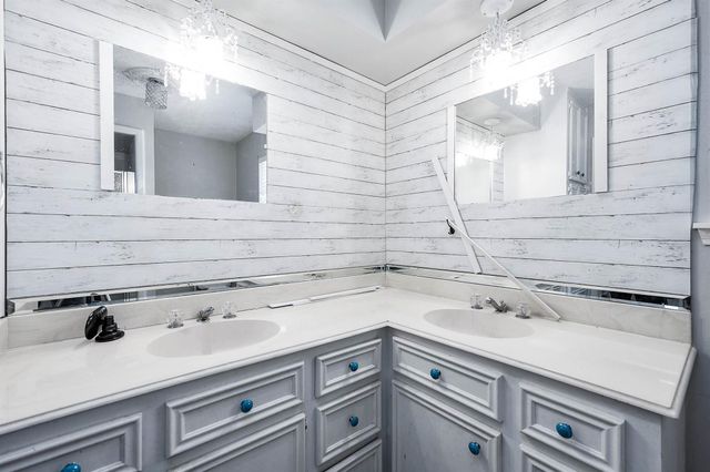 10 Kenny Court, Alvin, TX 77511