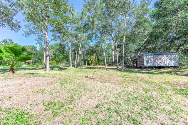 10 Kenny Court, Alvin, TX 77511