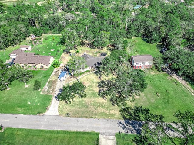 10 Kenny Court, Alvin, TX 77511