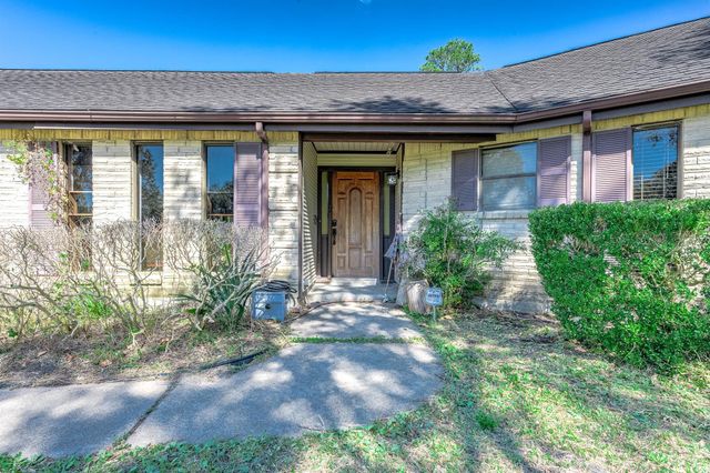 10 Kenny Court, Alvin, TX 77511