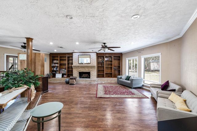 10 Kenny Court, Alvin, TX 77511