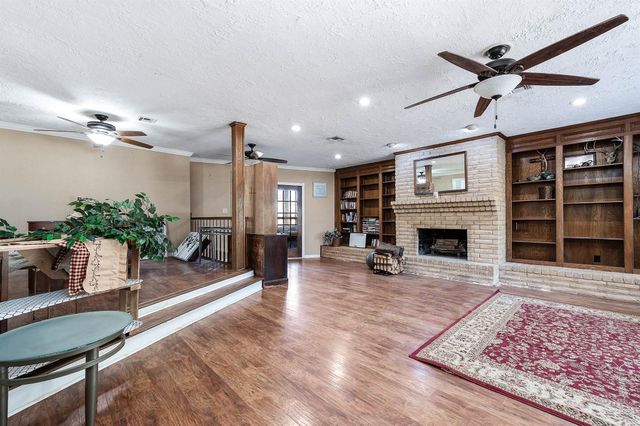 10 Kenny Court, Alvin, TX 77511