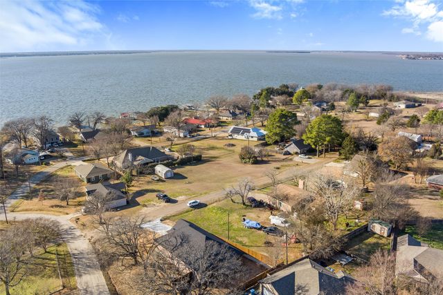 402 Lagoon Drive, Gun Barrel City, TX 75156