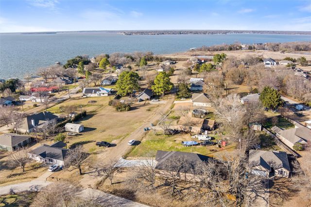402 Lagoon Drive, Gun Barrel City, TX 75156