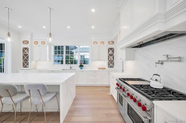 207 Mill Spring Road, Manhasset, NY 11030