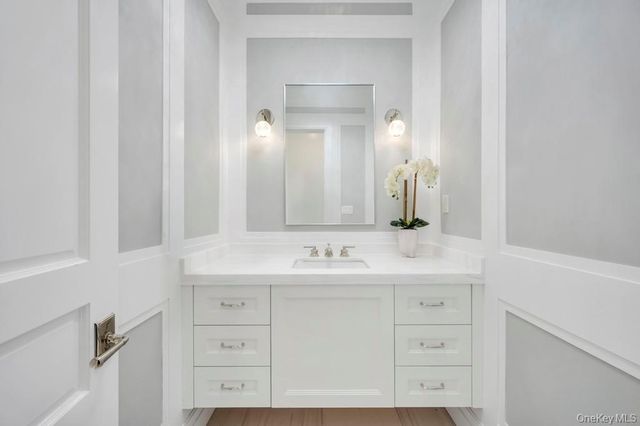 207 Mill Spring Road, Manhasset, NY 11030