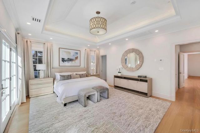 207 Mill Spring Road, Manhasset, NY 11030