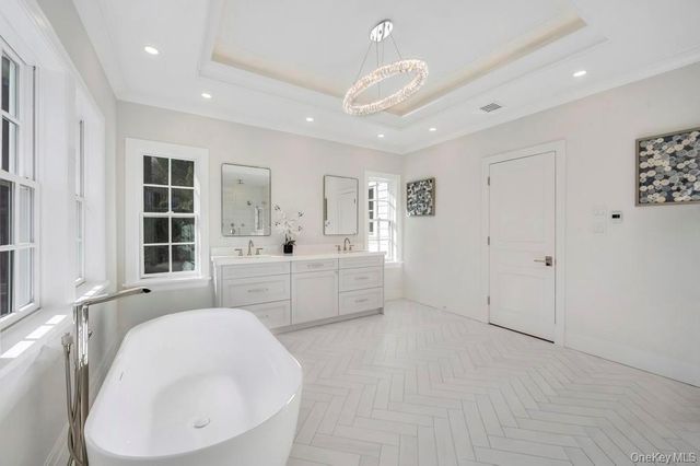 207 Mill Spring Road, Manhasset, NY 11030