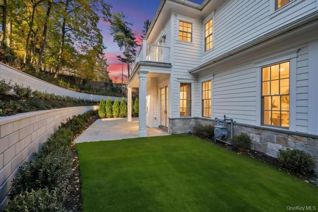 207 Mill Spring Road, Manhasset, NY 11030