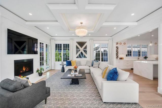 207 Mill Spring Road, Manhasset, NY 11030