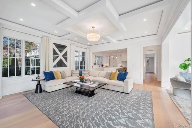 207 Mill Spring Road, Manhasset, NY 11030