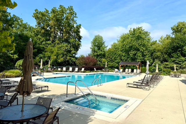 1870 Hampshire Drive, Hoffman Estates, IL 60192