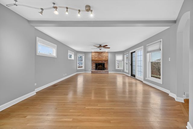 610 W Jefferson Avenue, Naperville, IL 60540