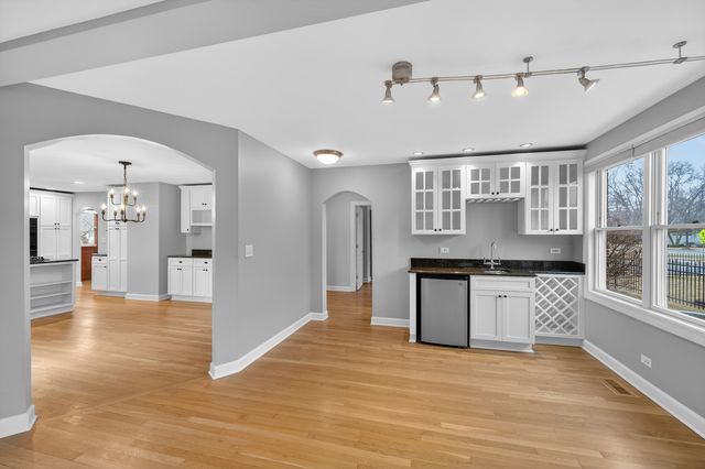 610 W Jefferson Avenue, Naperville, IL 60540