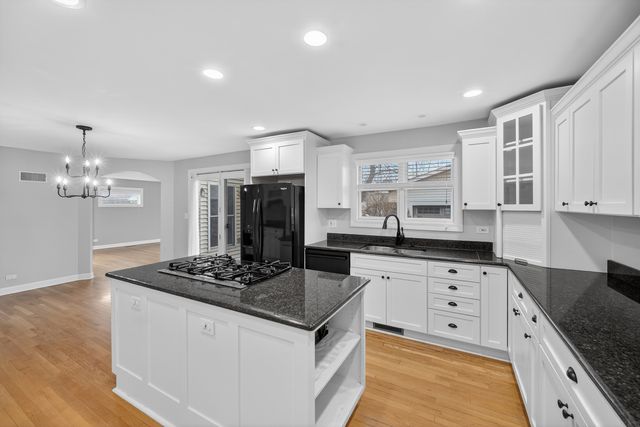 610 W Jefferson Avenue, Naperville, IL 60540