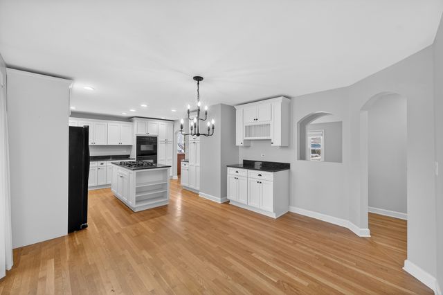 610 W Jefferson Avenue, Naperville, IL 60540