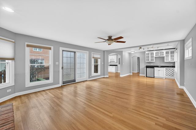 610 W Jefferson Avenue, Naperville, IL 60540