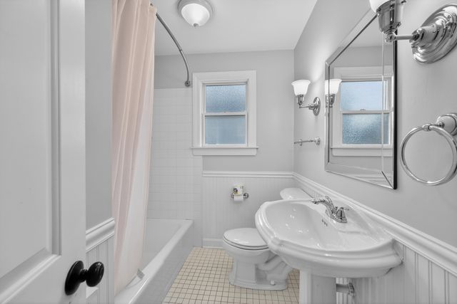 610 W Jefferson Avenue, Naperville, IL 60540