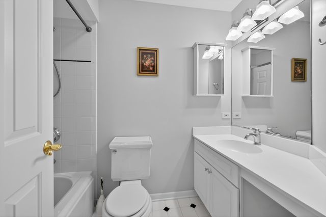 610 W Jefferson Avenue, Naperville, IL 60540