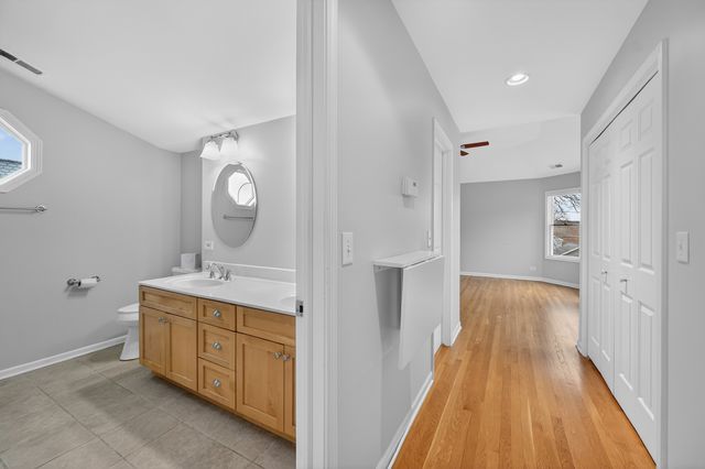 610 W Jefferson Avenue, Naperville, IL 60540