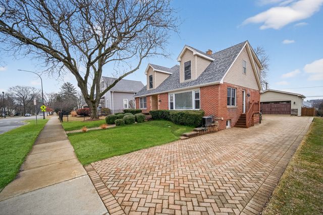 610 W Jefferson Avenue, Naperville, IL 60540