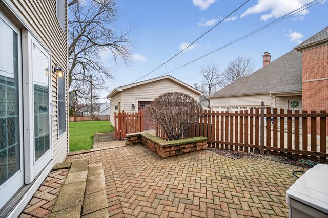 610 W Jefferson Avenue, Naperville, IL 60540