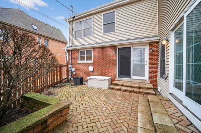 610 W Jefferson Avenue, Naperville, IL 60540