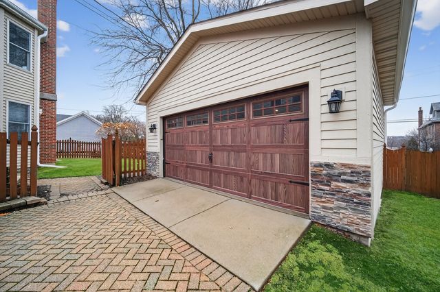 610 W Jefferson Avenue, Naperville, IL 60540