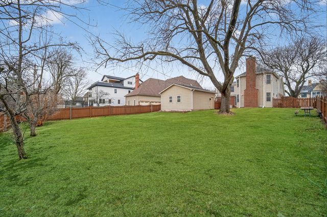 610 W Jefferson Avenue, Naperville, IL 60540