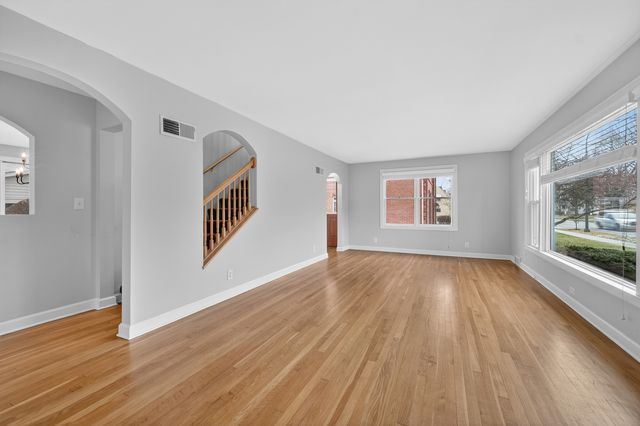 610 W Jefferson Avenue, Naperville, IL 60540