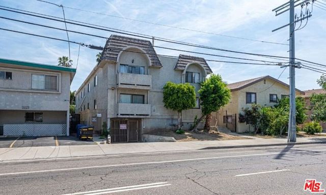 6860 Woodley Avenue, Van Nuys, CA 91406