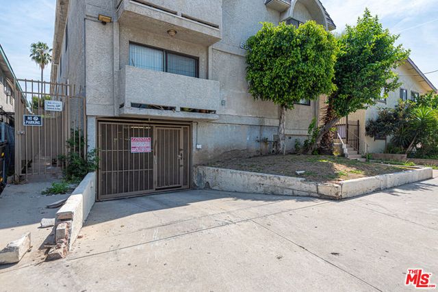 6860 Woodley Avenue, Van Nuys, CA 91406