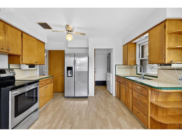 4655 Sw PENDLETON St, Portland, OR 97221