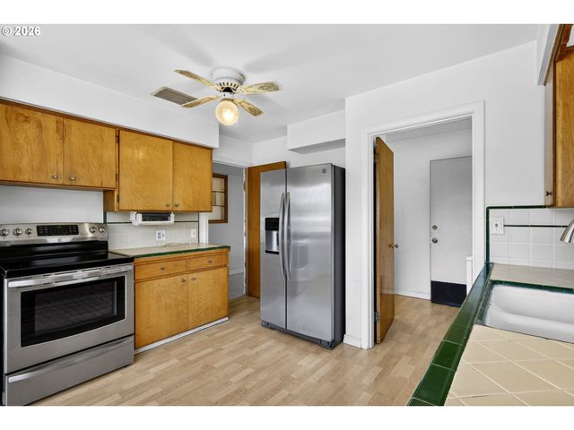 4655 Sw PENDLETON St, Portland, OR 97221