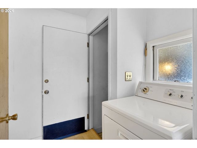4655 Sw PENDLETON St, Portland, OR 97221