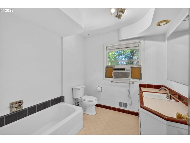 4655 Sw PENDLETON St, Portland, OR 97221