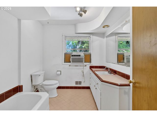 4655 Sw PENDLETON St, Portland, OR 97221