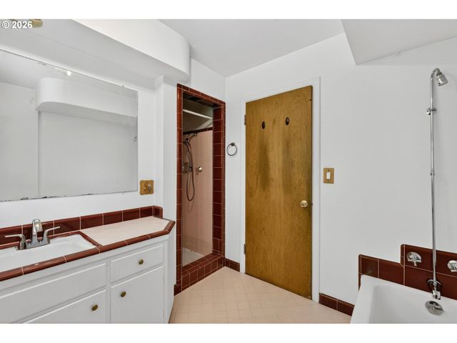 4655 Sw PENDLETON St, Portland, OR 97221