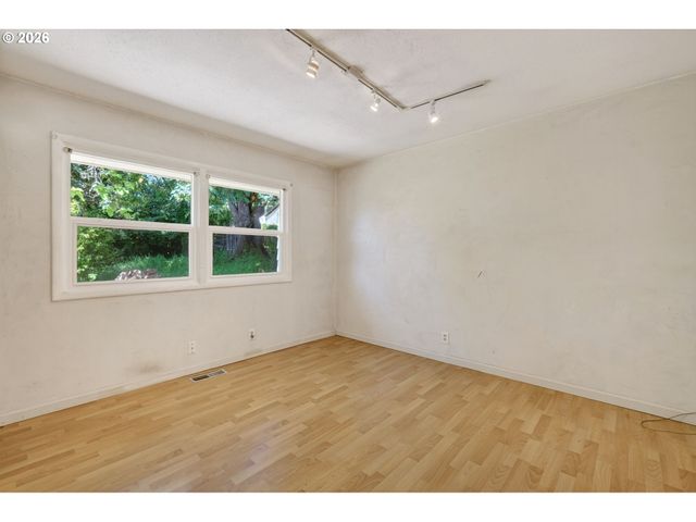 4655 Sw PENDLETON St, Portland, OR 97221