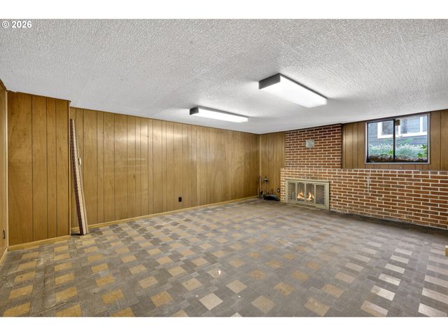 4655 Sw PENDLETON St, Portland, OR 97221