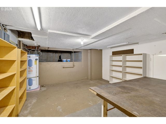 4655 Sw PENDLETON St, Portland, OR 97221