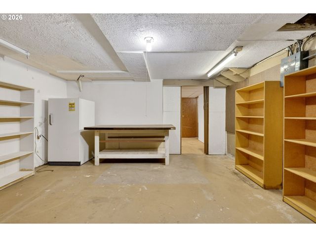 4655 Sw PENDLETON St, Portland, OR 97221