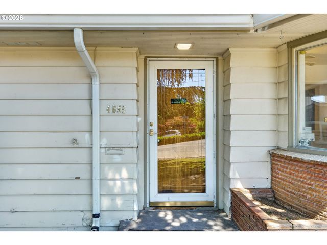 4655 Sw PENDLETON St, Portland, OR 97221