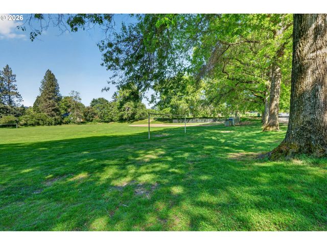 4655 Sw PENDLETON St, Portland, OR 97221