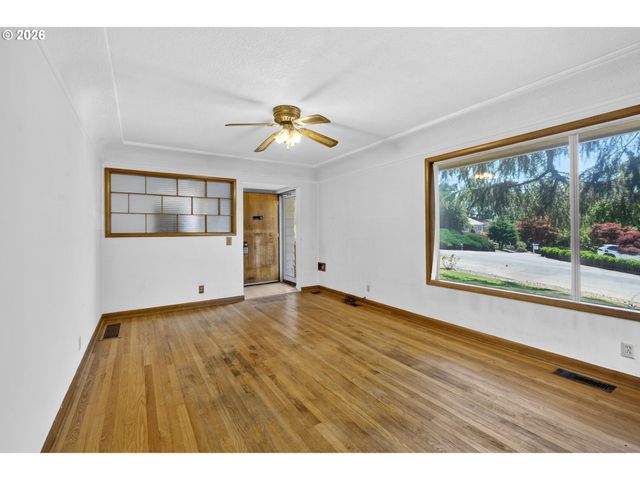4655 Sw PENDLETON St, Portland, OR 97221